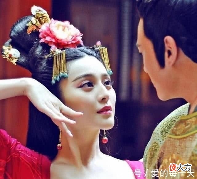 【爱历史】为啥武则天退位1年就死了？她到底经历了什么？史书都不好意思记载！
