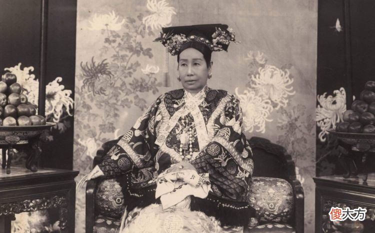 【爱历史】李莲英的姐姐隐瞒真相，清朝灭亡后才说出：慈禧其实不是病死的