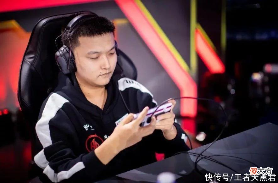 【游戏迷】AG猫神撞车狼队小胖,全程指挥思路拿捏,世冠很可能首发登场