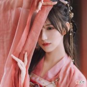 【历史故事】《七零绿茶当知青》她穿成绿茶知青女配后，果断舍男主嫁兵哥