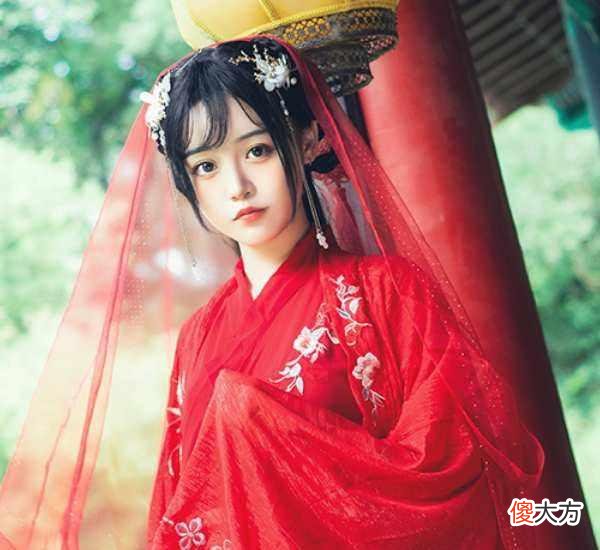 【历史故事】《七零绿茶当知青》她穿成绿茶知青女配后，果断舍男主嫁兵哥