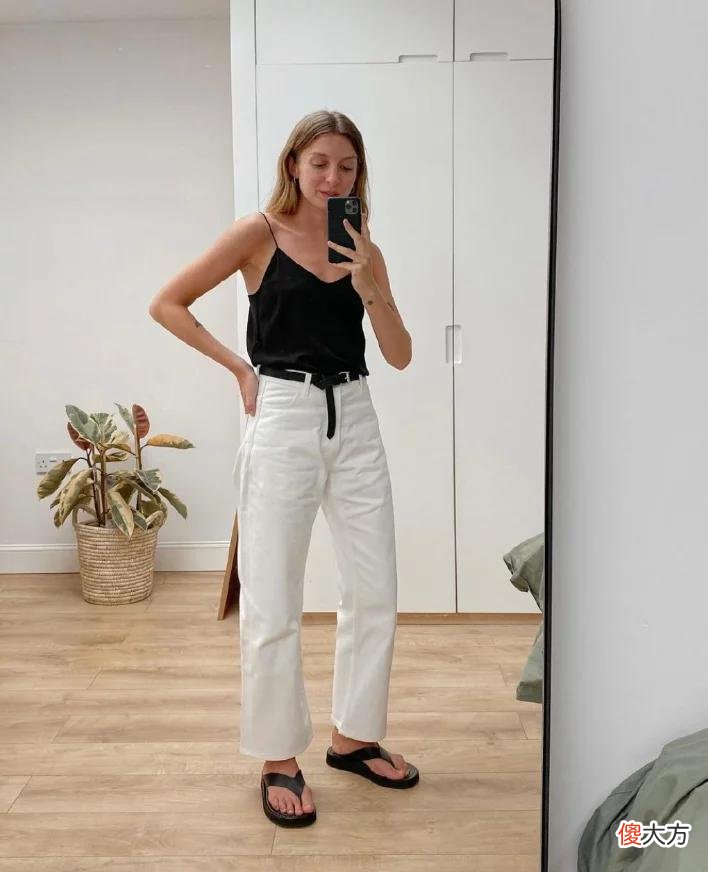 【时尚一点】160小个子英国时尚博主她的衣柜全都是基本款 简简单单的风格