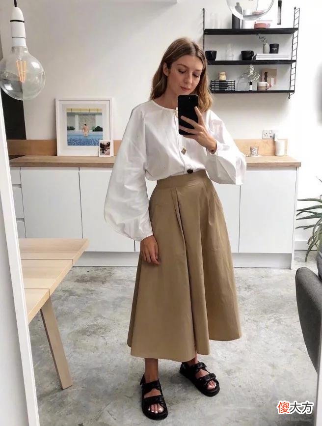 【时尚一点】160小个子英国时尚博主她的衣柜全都是基本款 简简单单的风格