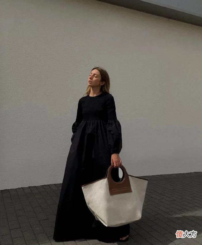 【时尚一点】160小个子英国时尚博主她的衣柜全都是基本款 简简单单的风格