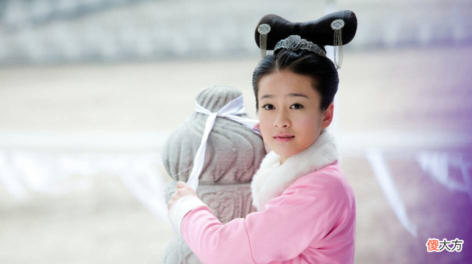 【爱历史】野史：15岁妃嫔色赫图氏为58岁康熙生下了一子，康熙只是点了点头