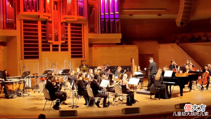 【游戏世界】葡萄牙百万粉网红沉迷原神,二创游戏宣传歌,歌词直白似攻略