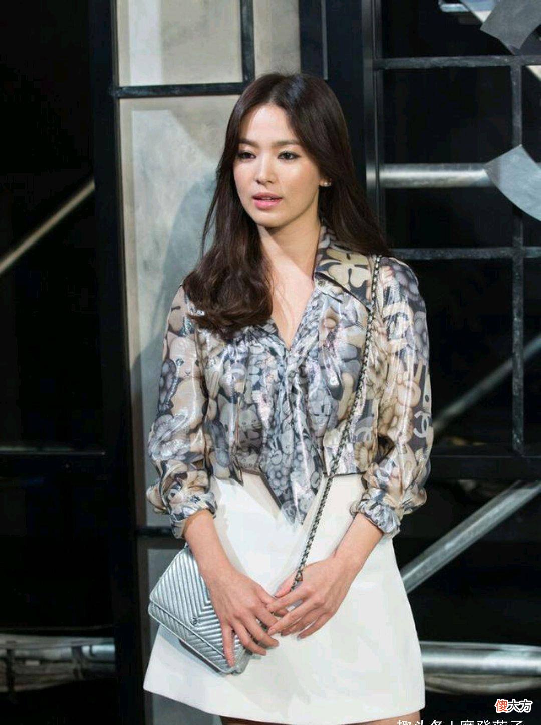 【就爱时尚】宋慧乔剪了空气刘海柔美减龄